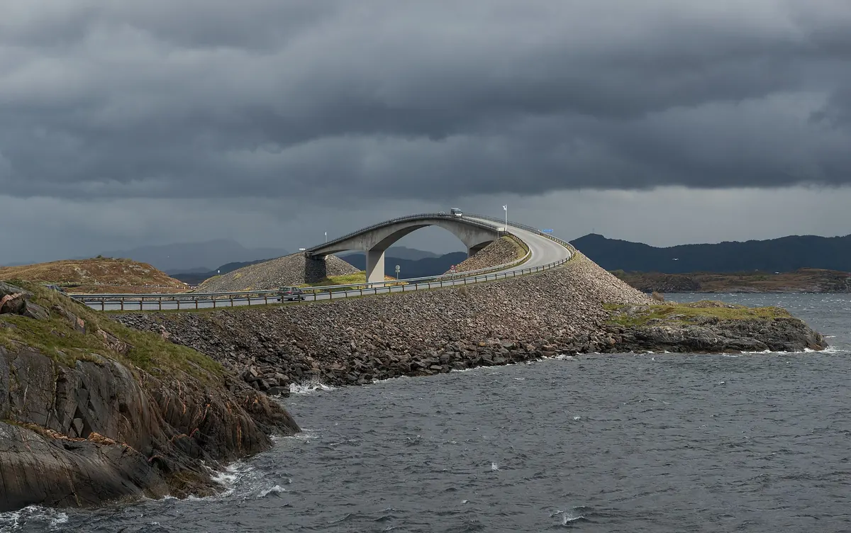 Storseisundbrua sett fra sørvest